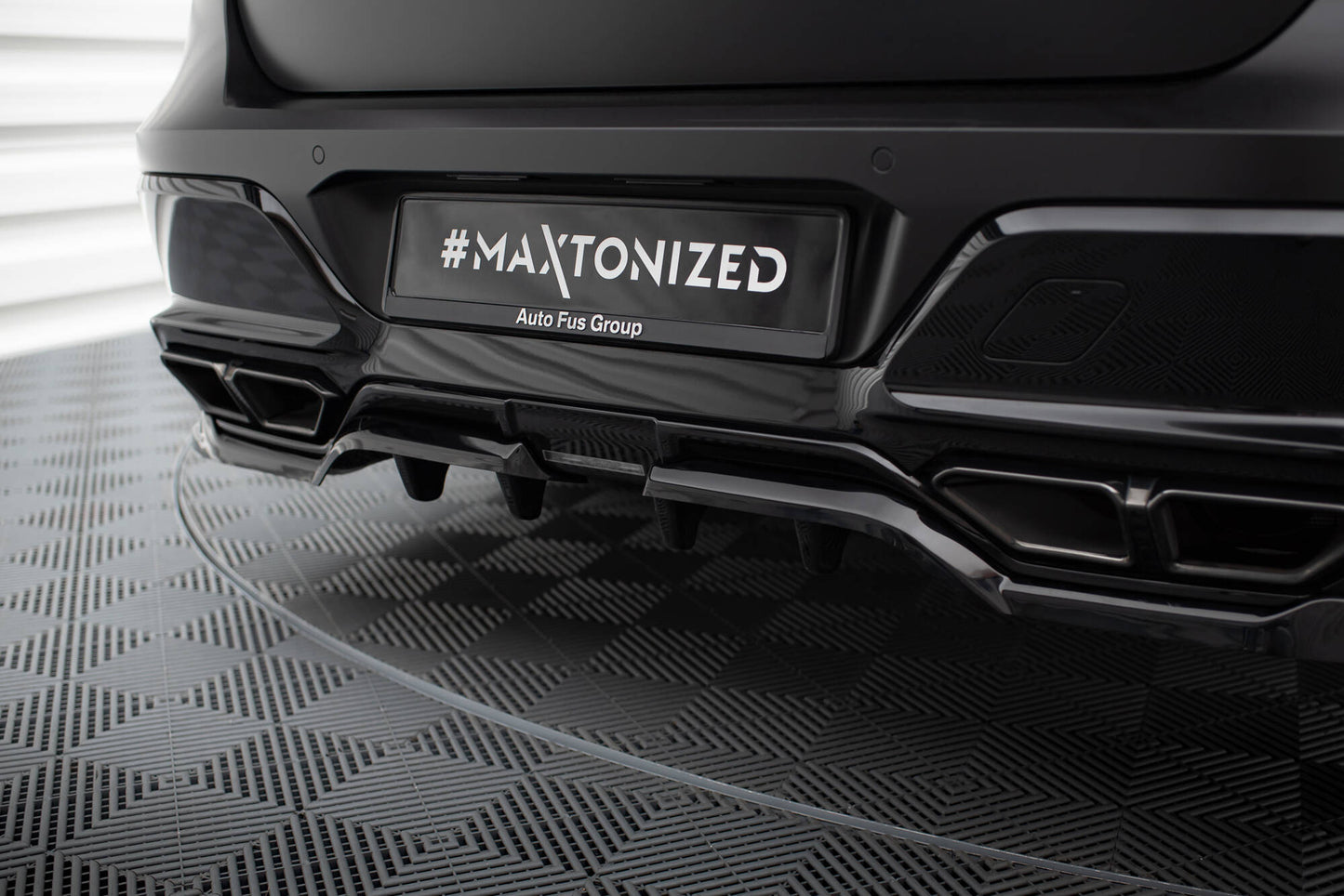 Mittlerer Cup Diffusor DTM Look Heck Ansatz für BMW M760e G70 schwarz Hochglanz