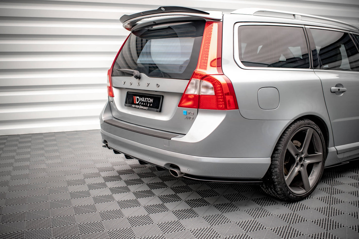 Heck Ansatz Flaps Diffusor für Volvo V70 Mk3 Carbon Look