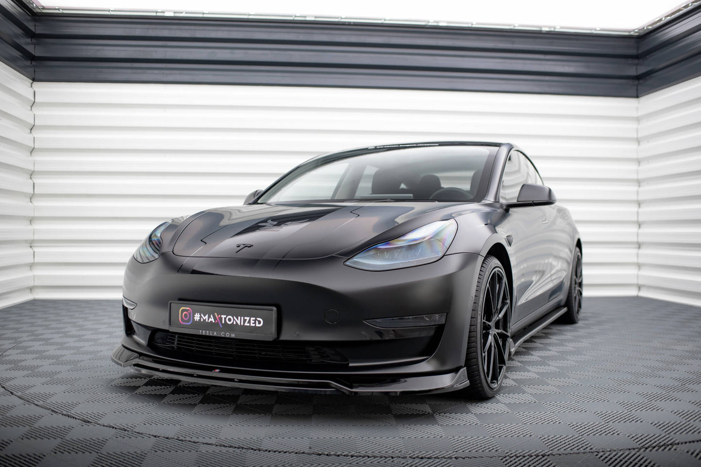 Front Ansatz V.3 für Tesla Model 3 schwarz Hochglanz
