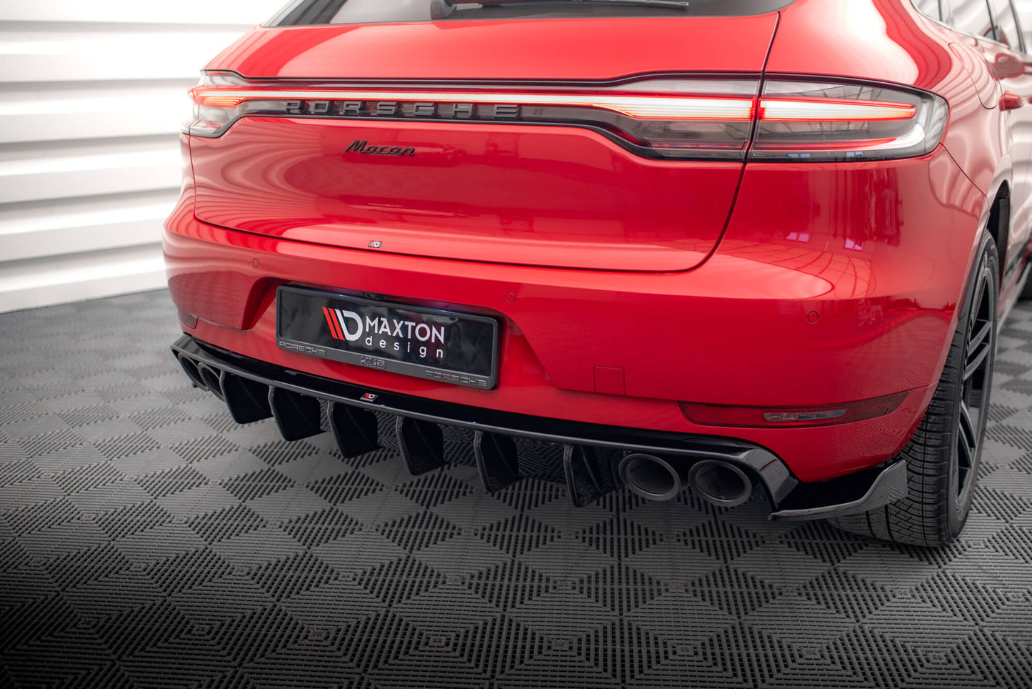 Diffusor Heck Ansatz für Porsche Macan Mk1 schwarz Hochglanz