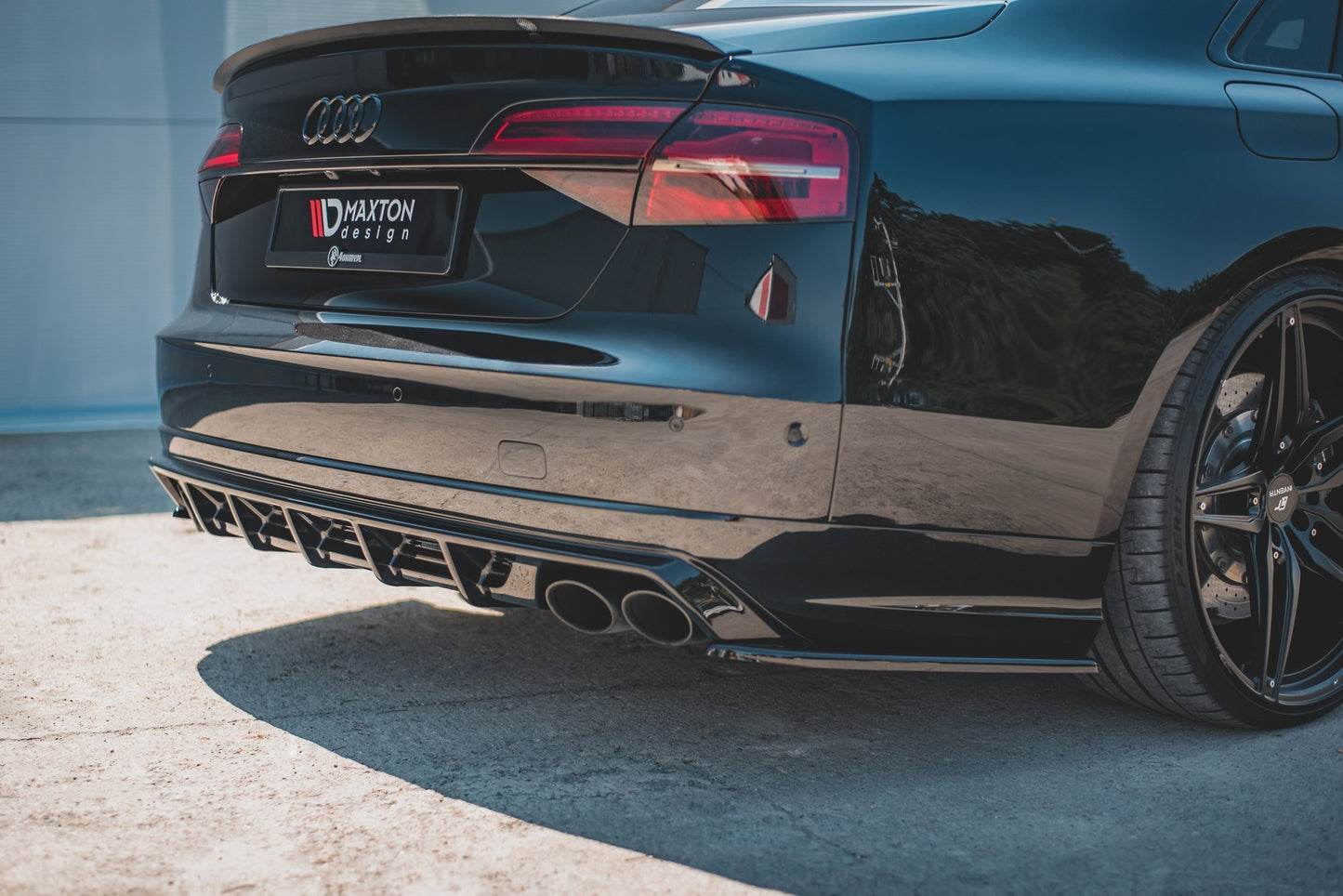 Heck Ansatz Flaps Diffusor V.2 für Audi S8 D4 Facelift schwarz Hochglanz