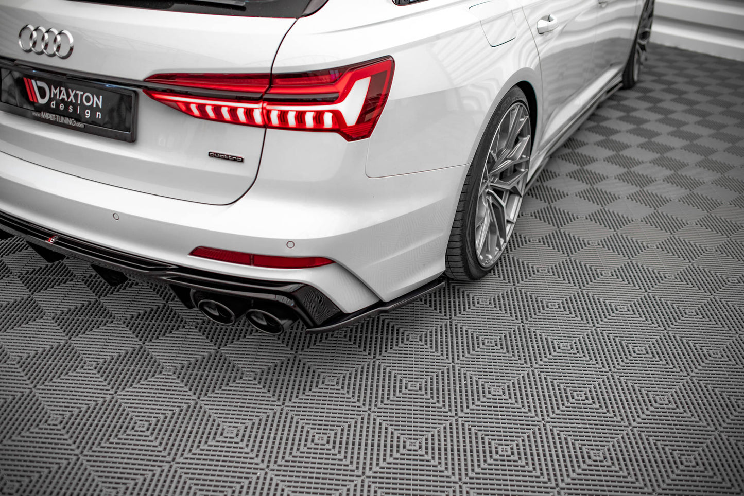 Heck Ansatz Flaps Diffusor für Audi A6 S-Line / S6 C8 / C8 Facelift schwarz Hochglanz