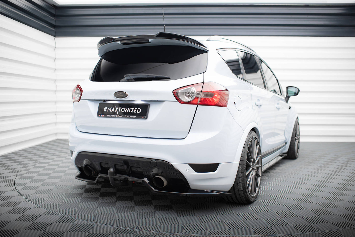 Mittlerer Cup Diffusor DTM Look Heck Ansatz für Ford Kuga ST Mk1 schwarz Hochglanz