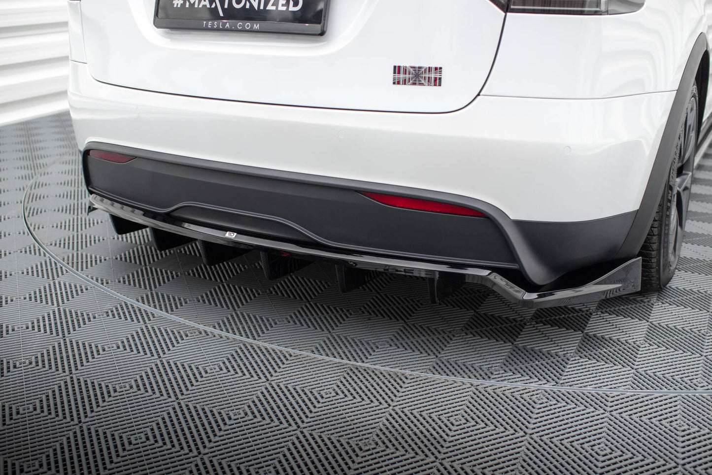 Mittlerer Cup Diffusor DTM Look Heck Ansatz für Tesla Model X Mk1 Facelift schwarz Hochglanz