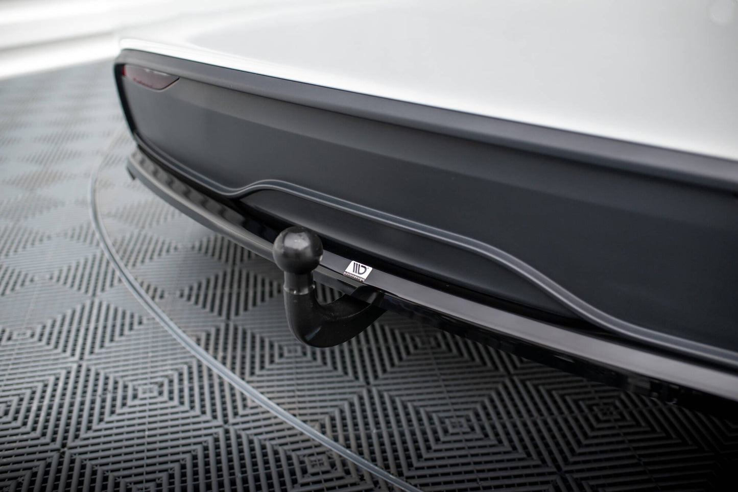 Mittlerer Cup Diffusor DTM Look Heck Ansatz für Tesla Model X Mk1 Facelift schwarz Hochglanz