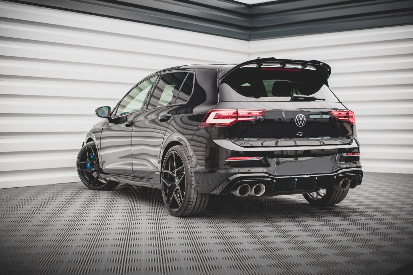 Diffusor Heck Ansatz V.2 für VW Golf R Mk8 Facelift schwarz Hochglanz