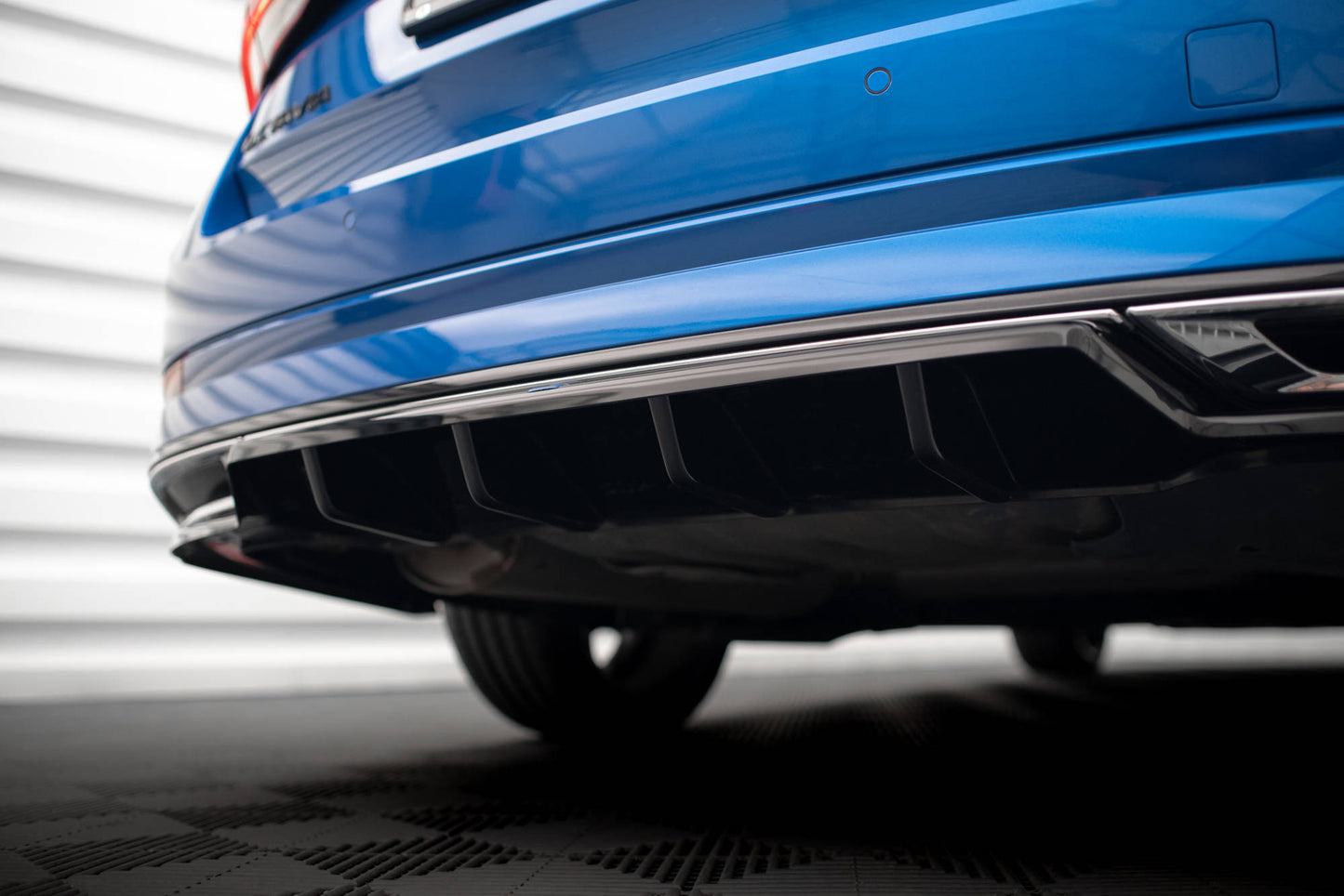 Mittlerer Cup Diffusor DTM Look Heck Ansatz für Skoda Octavia Sportline Mk4 schwarz Hochglanz