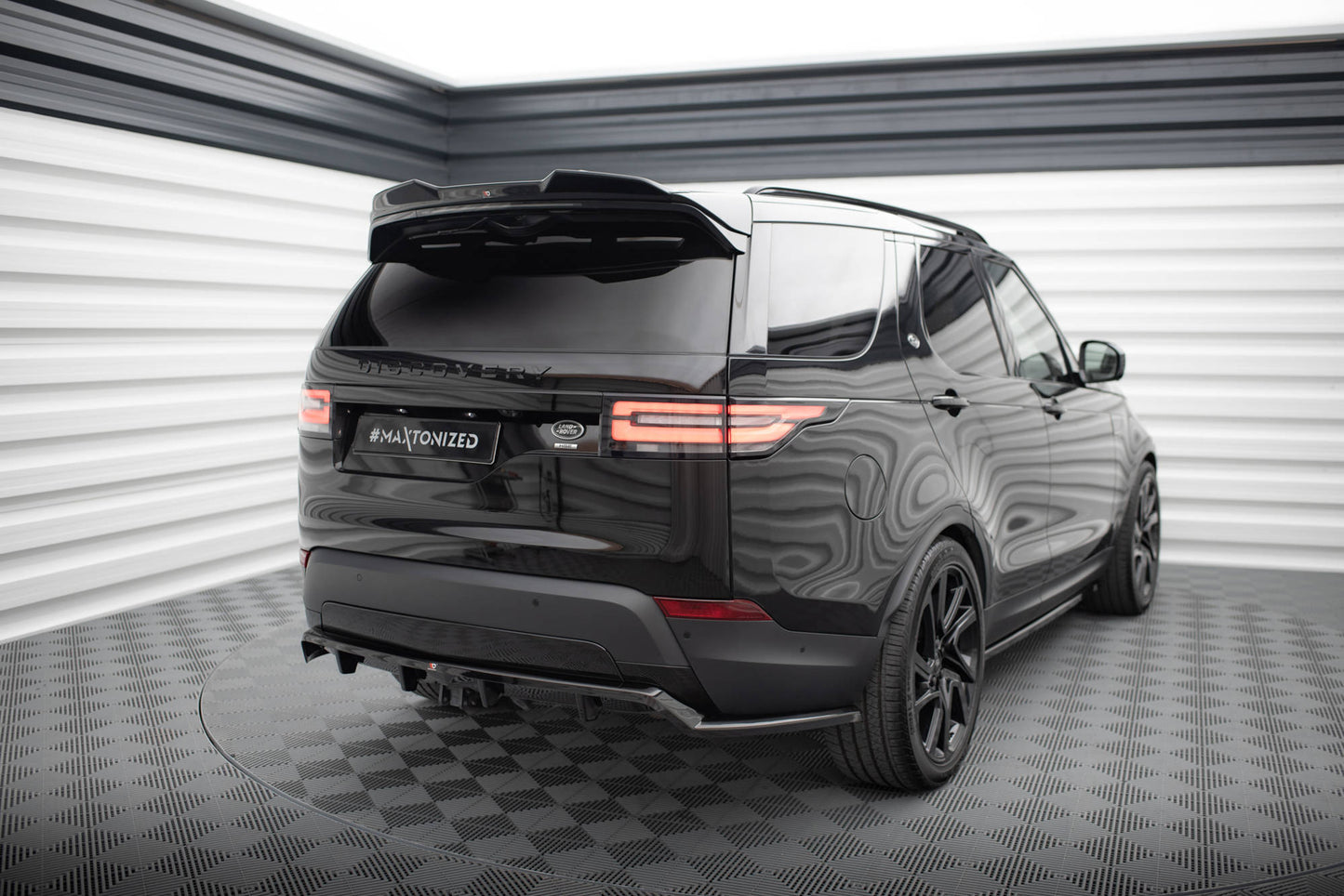 Mittlerer Cup Diffusor DTM Look Heck Ansatz für Land Rover Discovery HSE Mk5 schwarz Hochglanz