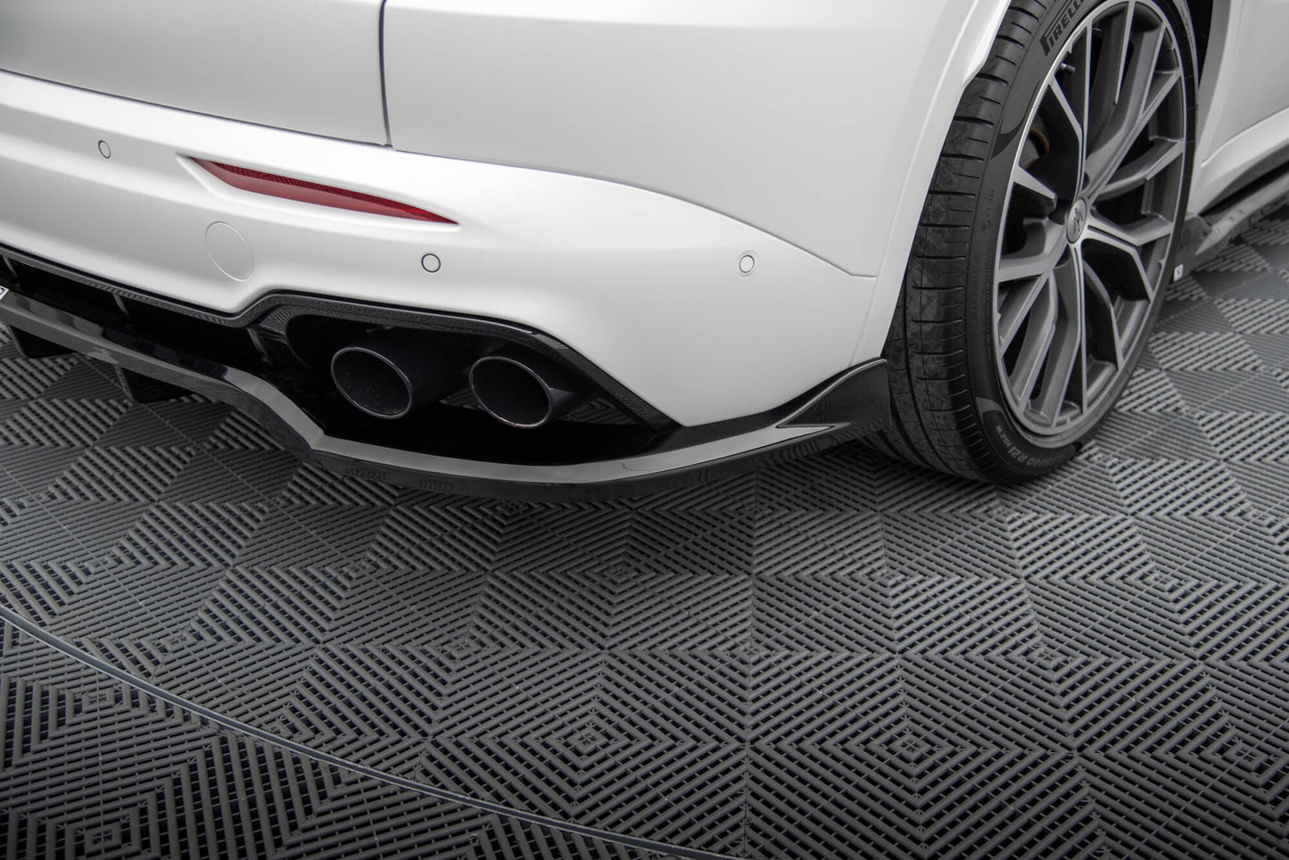 Mittlerer Cup Diffusor DTM Look Heck Ansatz für Maserati Grecale GT / Modena Mk1 schwarz Hochglanz