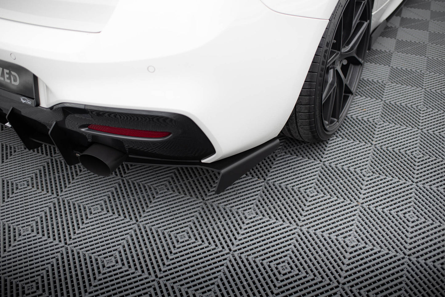 Heck Ansatz Flaps Diffusor für BMW 1er F20/F21 M-Power FACELIFT