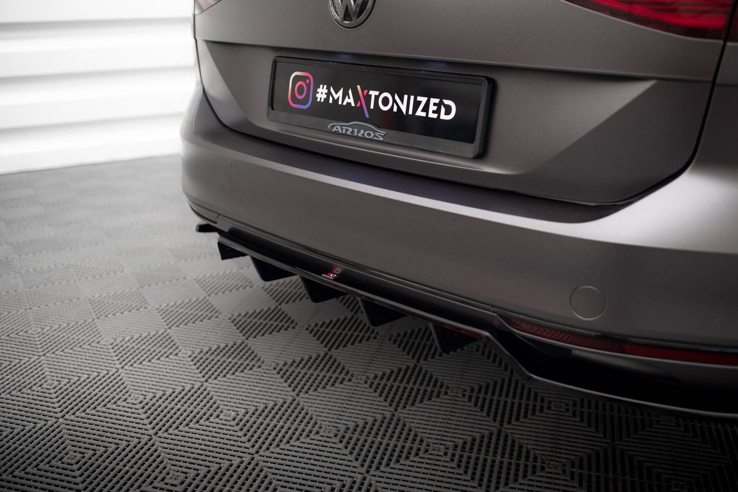 Mittlerer Cup Diffusor DTM Look Heck Ansatz für VW Passat R-Line B8 schwarz Hochglanz