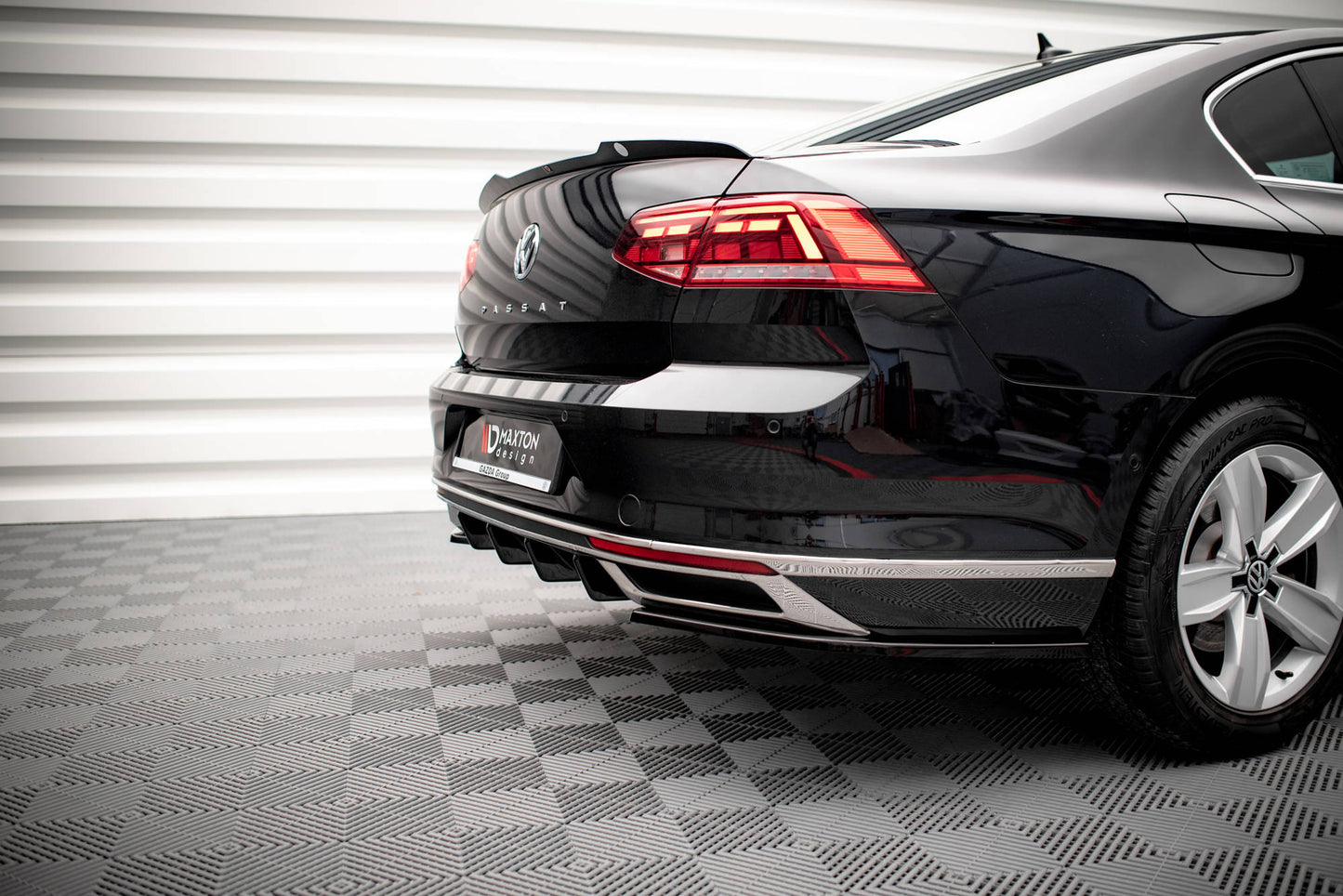 Diffusor Heck Ansatz für VW Passat B8 Facelift schwarz Hochglanz