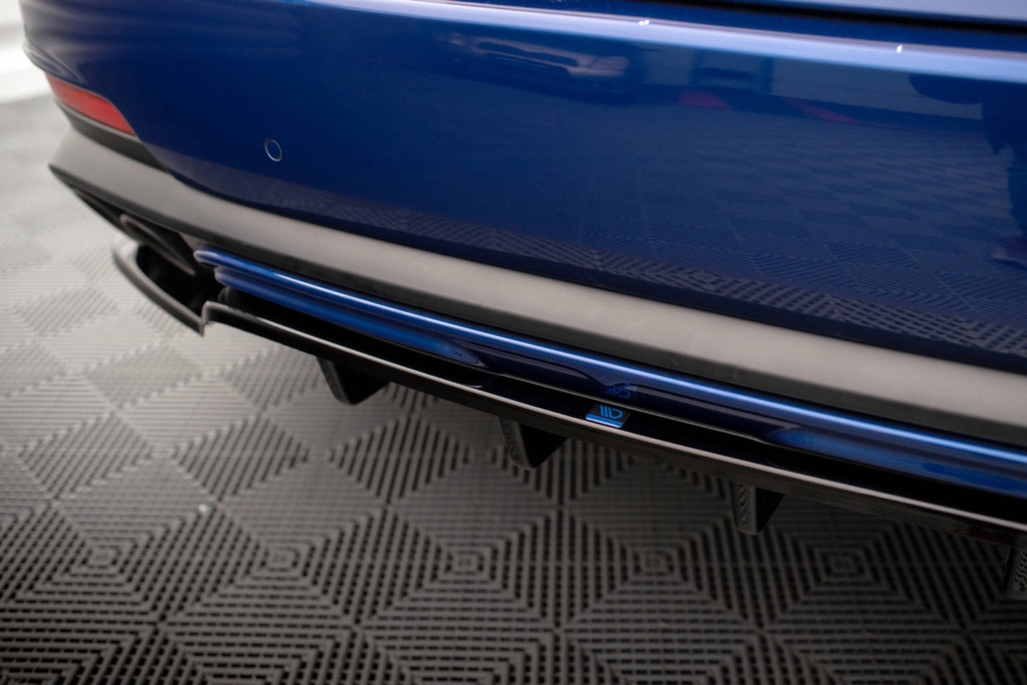 Mittlerer Cup Diffusor DTM Look Heck Ansatz für Maserati Levante GTS Mk1 schwarz Hochglanz
