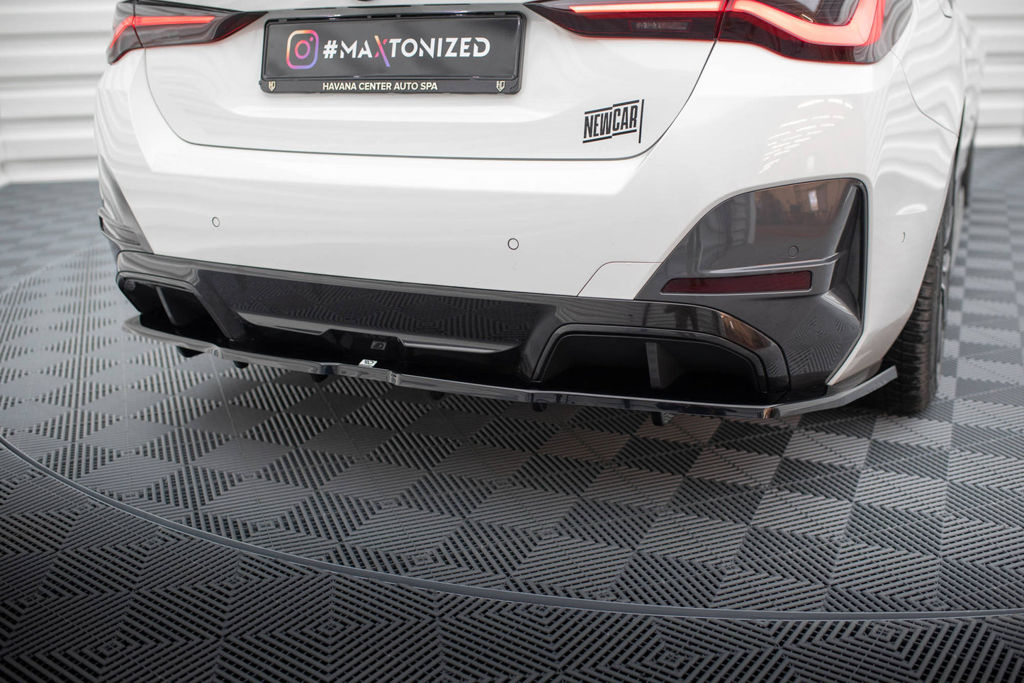 Mittlerer Cup Diffusor DTM Look Heck Ansatz für V.1 BMW i4 M-Paket G26 schwarz Hochglanz