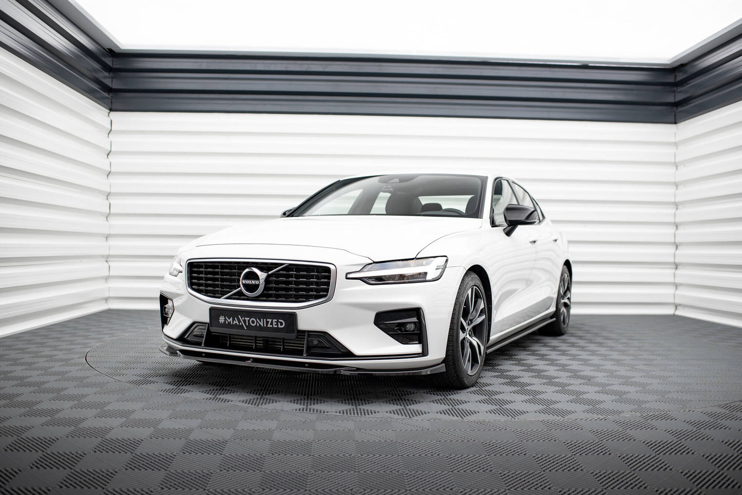 Front Ansatz V.2 für Volvo S60/V60 R-Design Mk3 schwarz Hochglanz