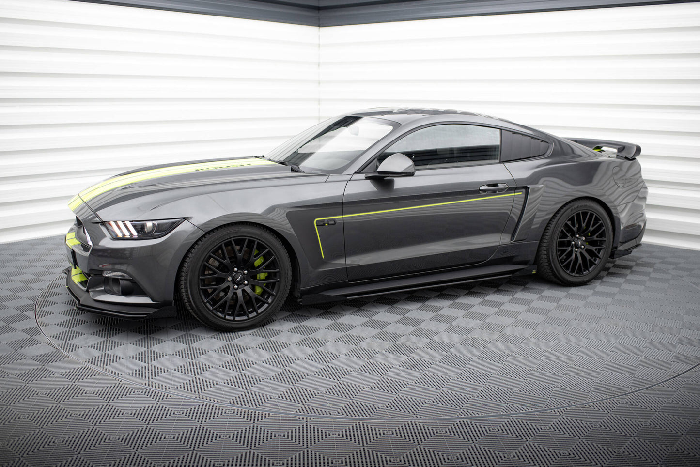 Seitenschweller Flaps für Ford Mustang GT Mk6 schwarz Hochglanz