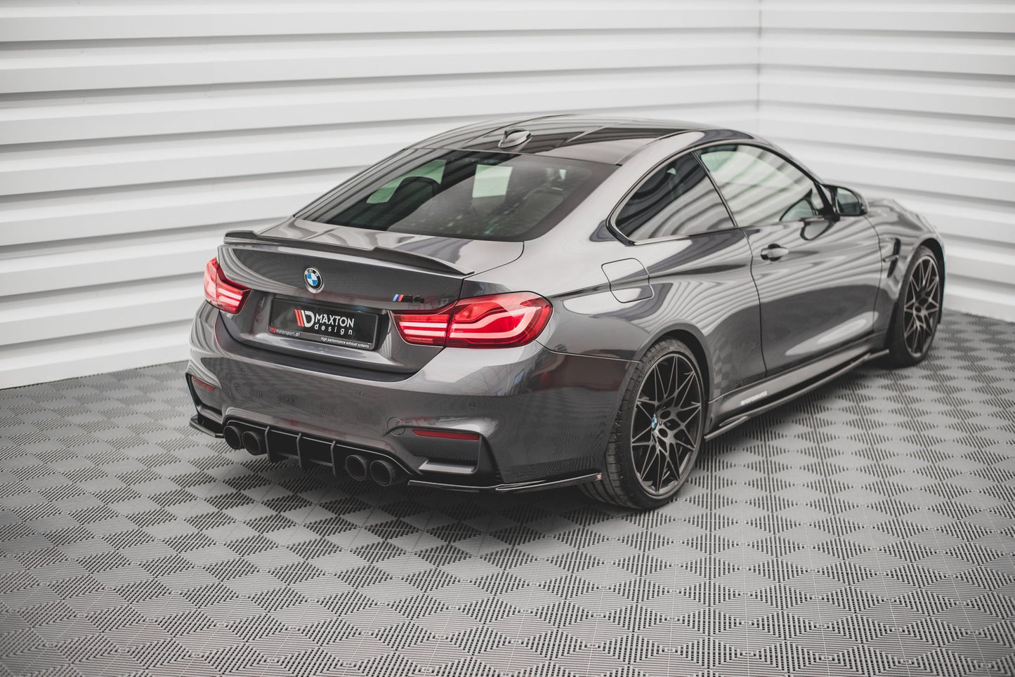Heck Ansatz Flaps Diffusor V.2 für BMW M4 F82 schwarz Hochglanz