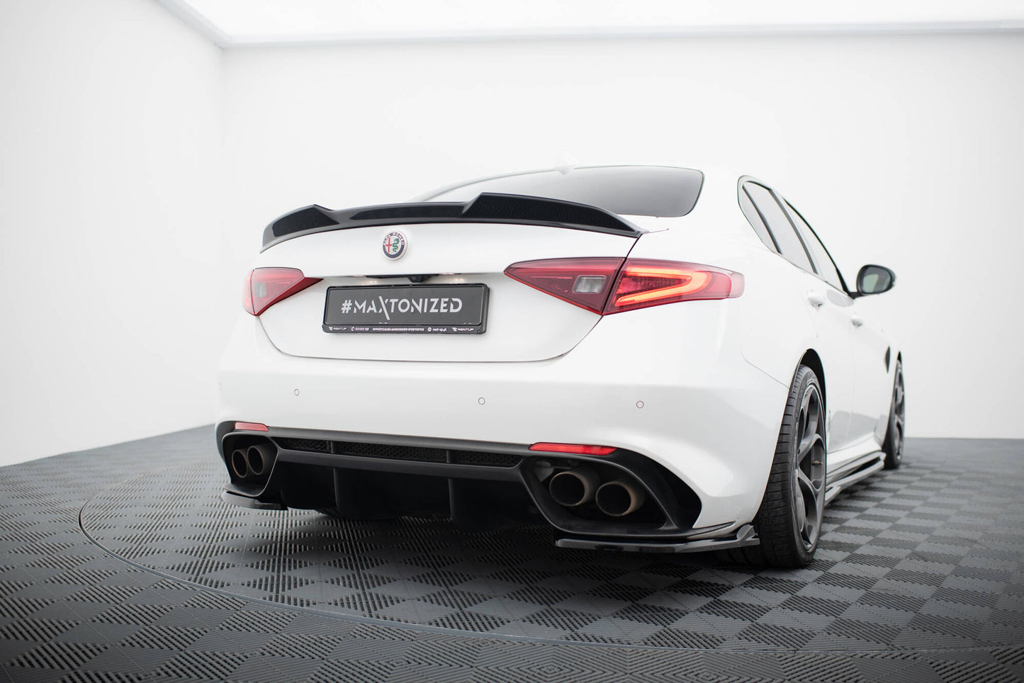 Heck Ansatz Flaps Diffusor für Alfa Romeo Giulia Quadrifoglio schwarz Hochglanz