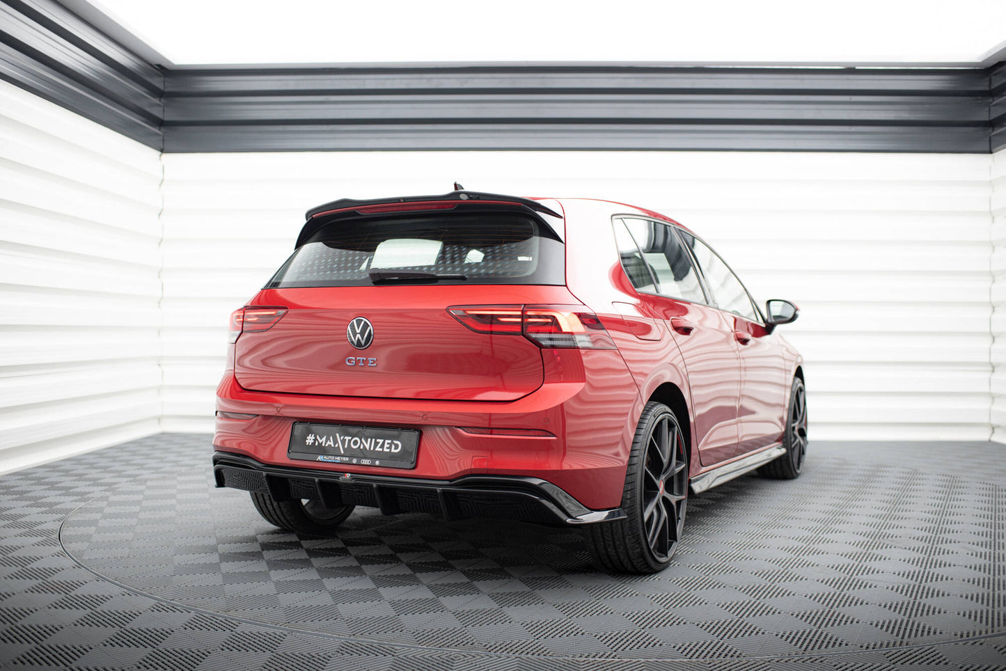 Diffusor Heck Ansatz für VW Golf GTE / R-Line Mk8 / Mk8 Facelift schwarz Hochglanz
