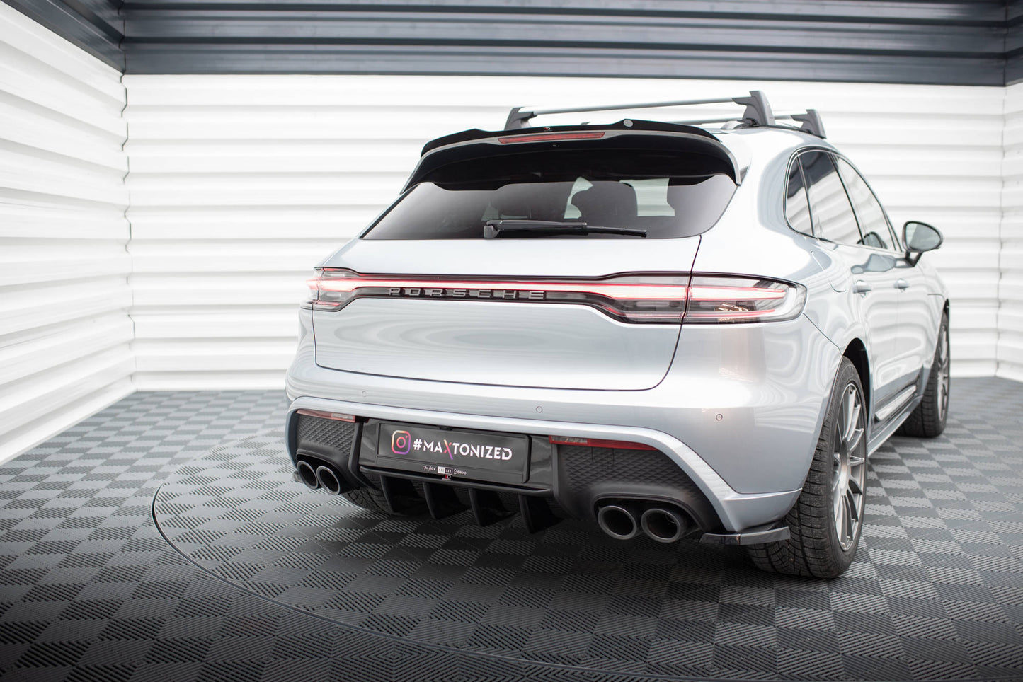 Diffusor Heck Ansatz für Porsche Macan Mk1 Facelift 2 schwarz Hochglanz