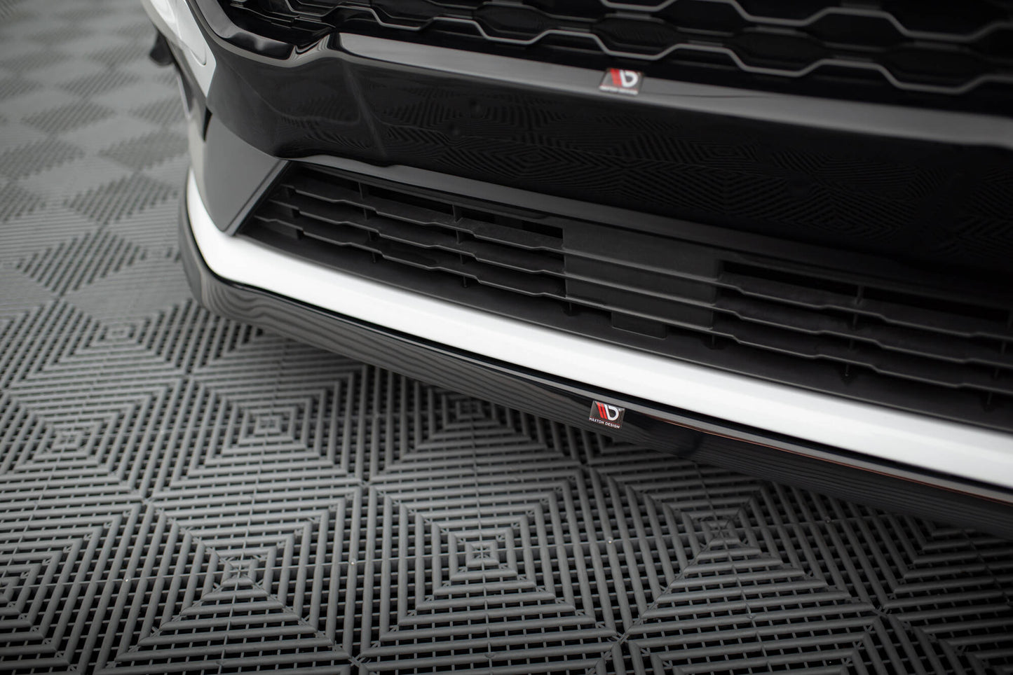 Front Ansatz V.6 für Ford Fiesta Mk8 ST / ST-Line schwarz Hochglanz