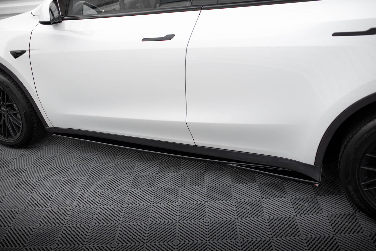 Seitenschweller Ansatz für V.1 für Tesla Model Y schwarz Hochglanz