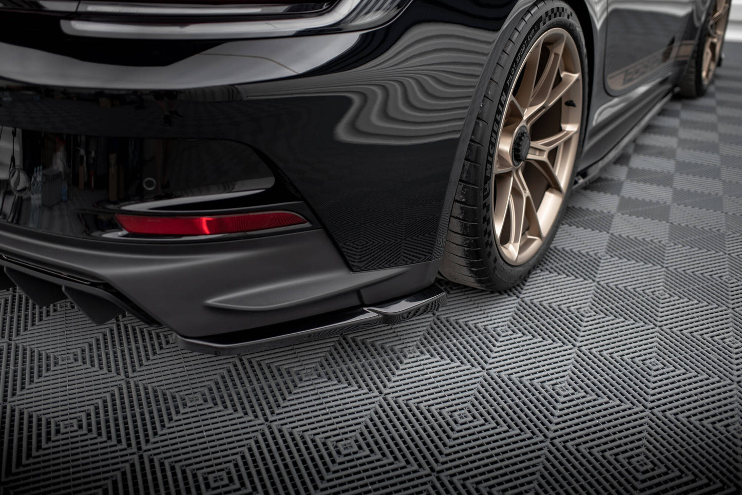 Heck Ansatz Flaps Diffusor für Porsche 911 992 GT3 schwarz Hochglanz