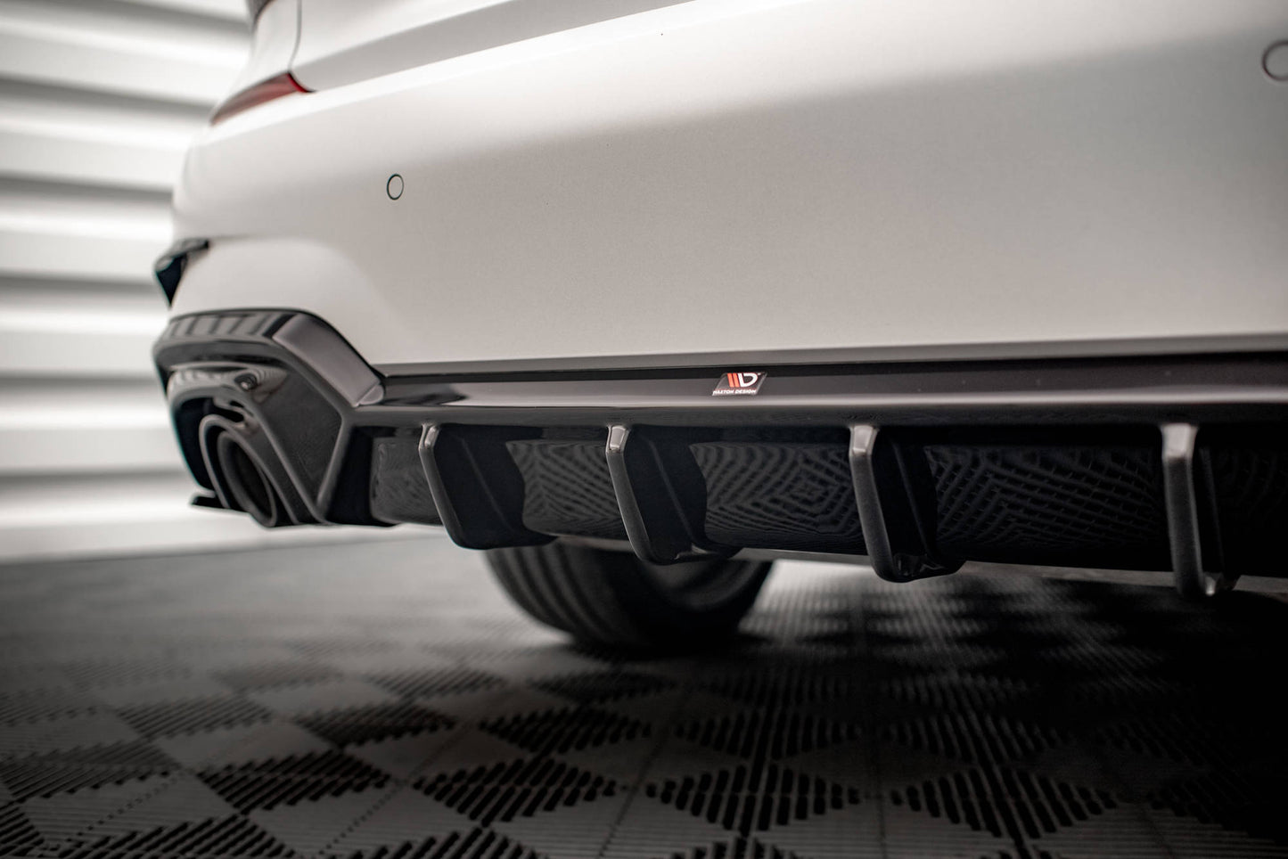 Diffusor Heck Ansatz für BMW 3er M-Paket G20 / G21 (Passend für Fahrzeuge mit Anhängerkupplung) schwarz Hochglanz
