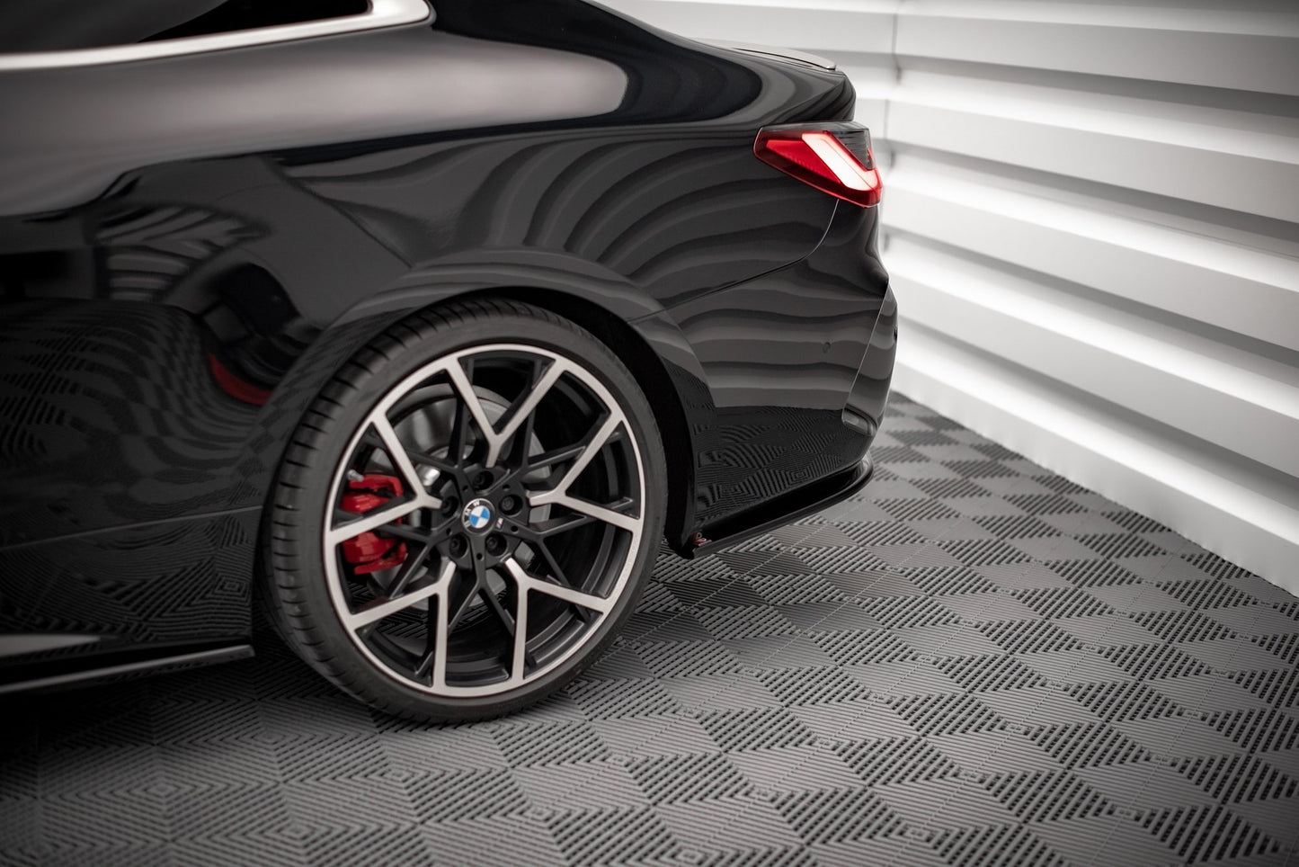 Heck Ansatz Flaps Diffusor V.1 für BMW 4er M-Paket G22 / G23 / G22 Facelift / G23 Facelift schwarz Hochglanz