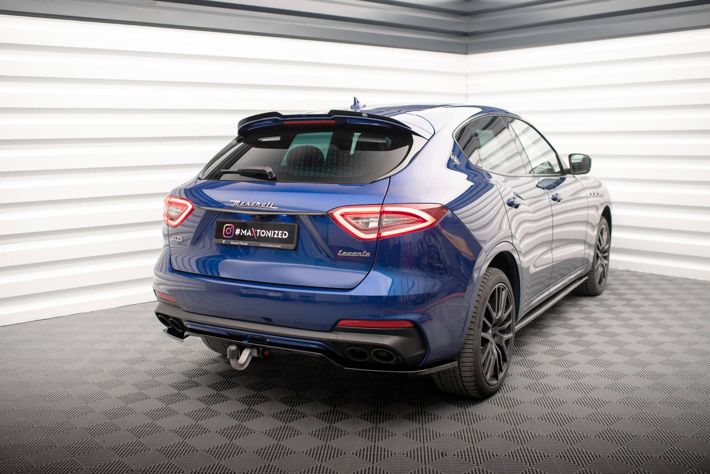 Mittlerer Cup Diffusor DTM Look Heck Ansatz für Maserati Levante GTS Mk1 schwarz Hochglanz