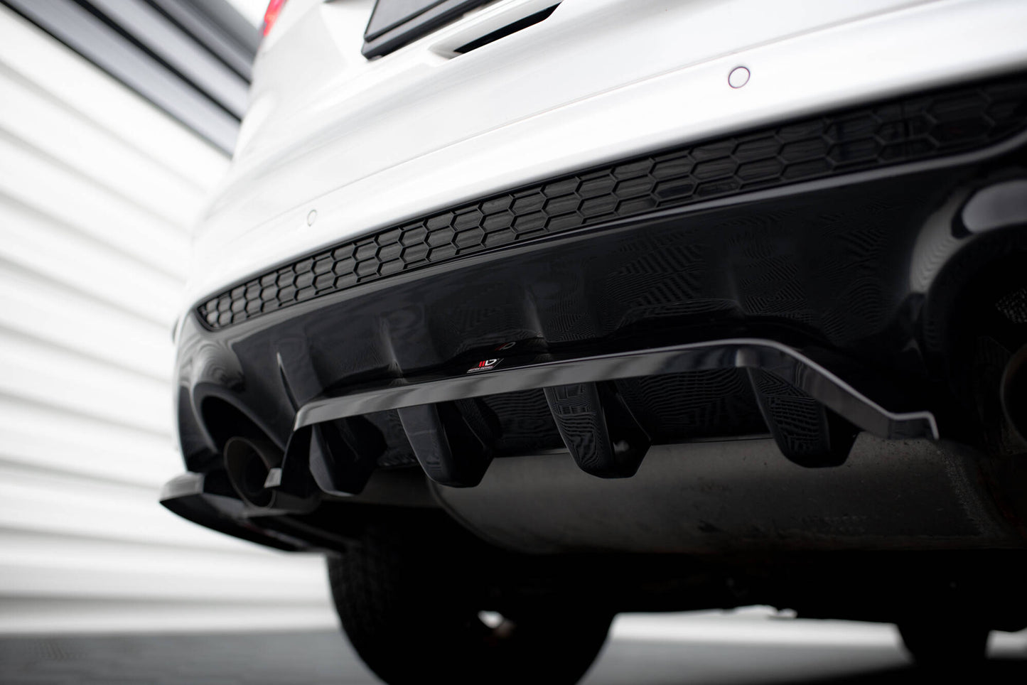 Mittlerer Cup Diffusor DTM Look Heck Ansatz für Ford Kuga ST-Line Mk2 schwarz Hochglanz