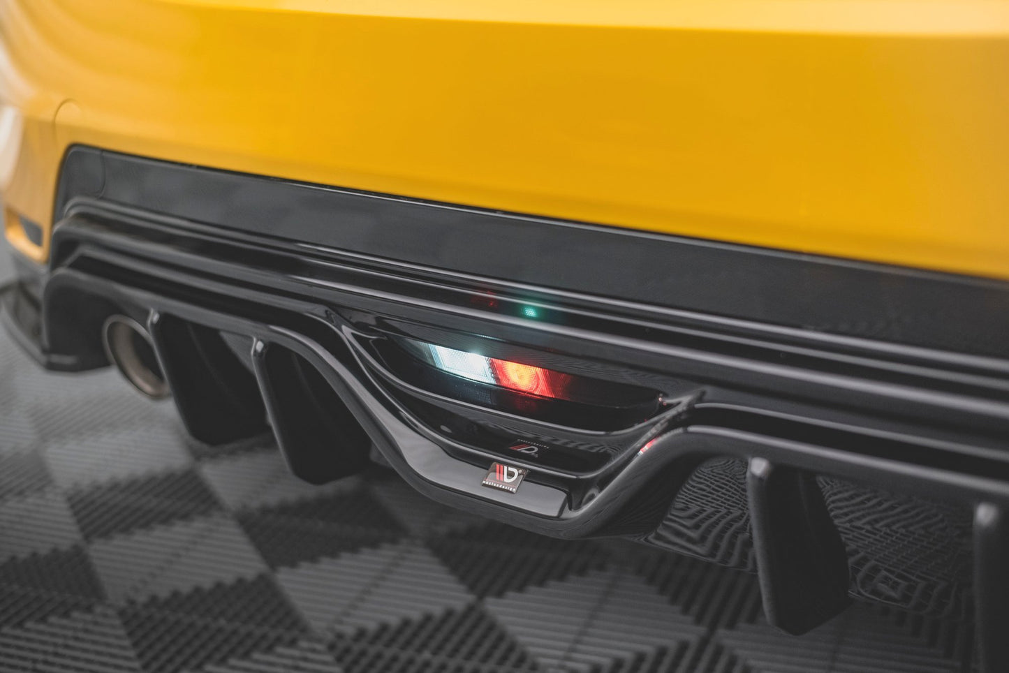 Diffusor Heck Ansatz für Toyota GR Yaris Mk4 schwarz Hochglanz