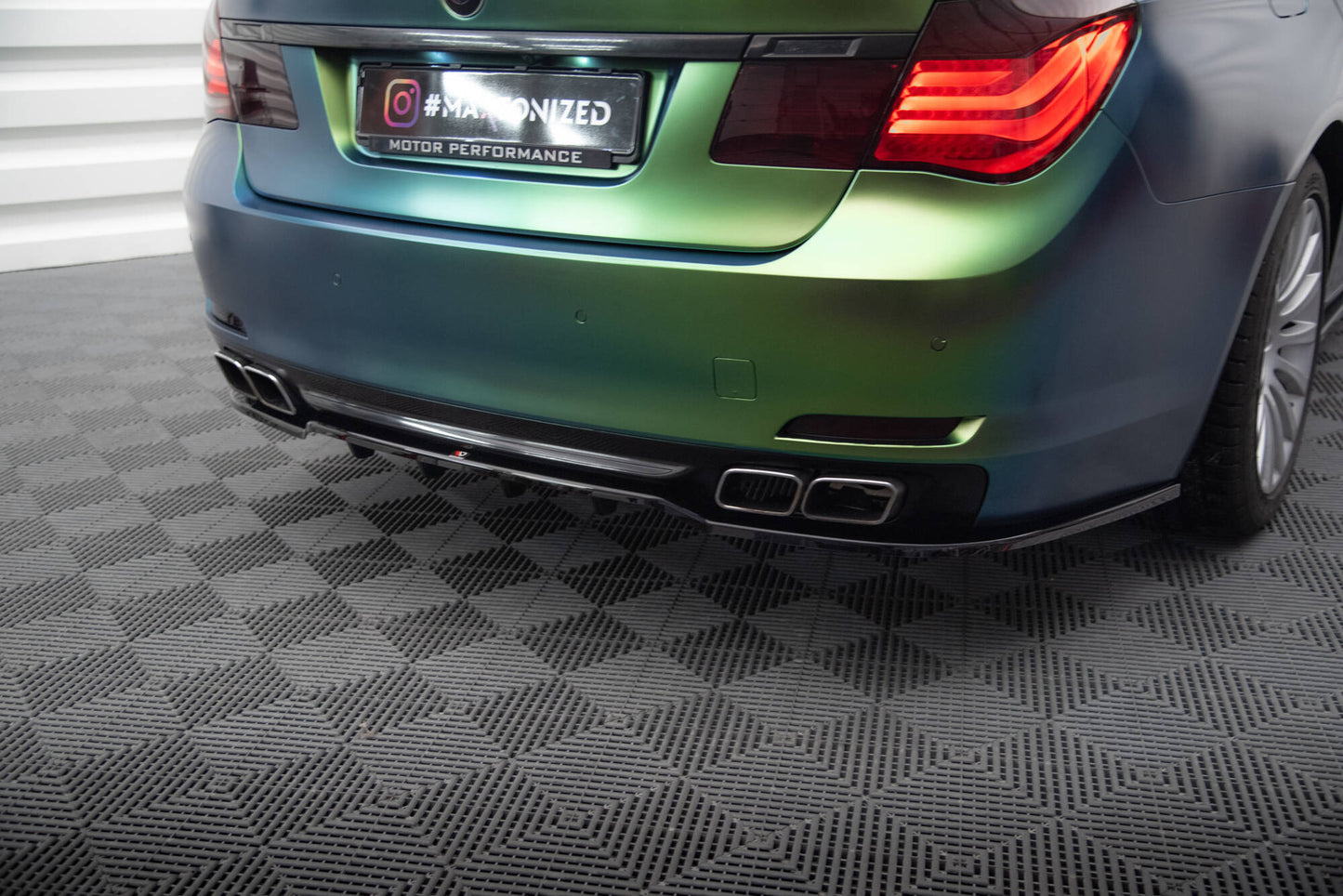 Mittlerer Cup Diffusor DTM Look Heck Ansatz für BMW 7 F01 schwarz Hochglanz