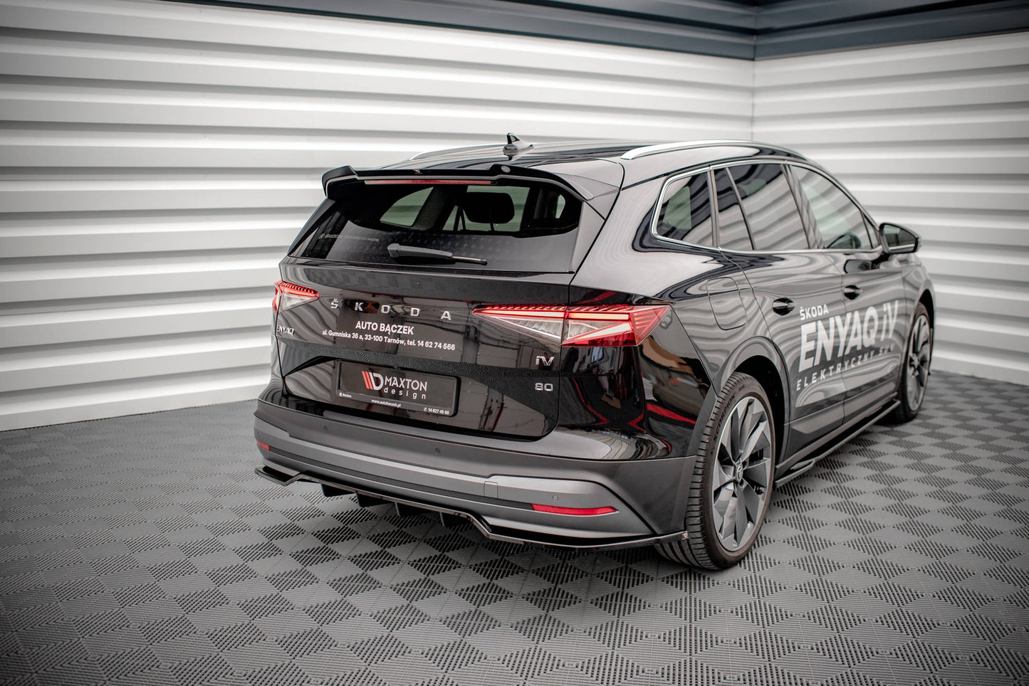 Mittlerer Cup Diffusor DTM Look Heck Ansatz für Skoda Enyaq iV schwarz Hochglanz