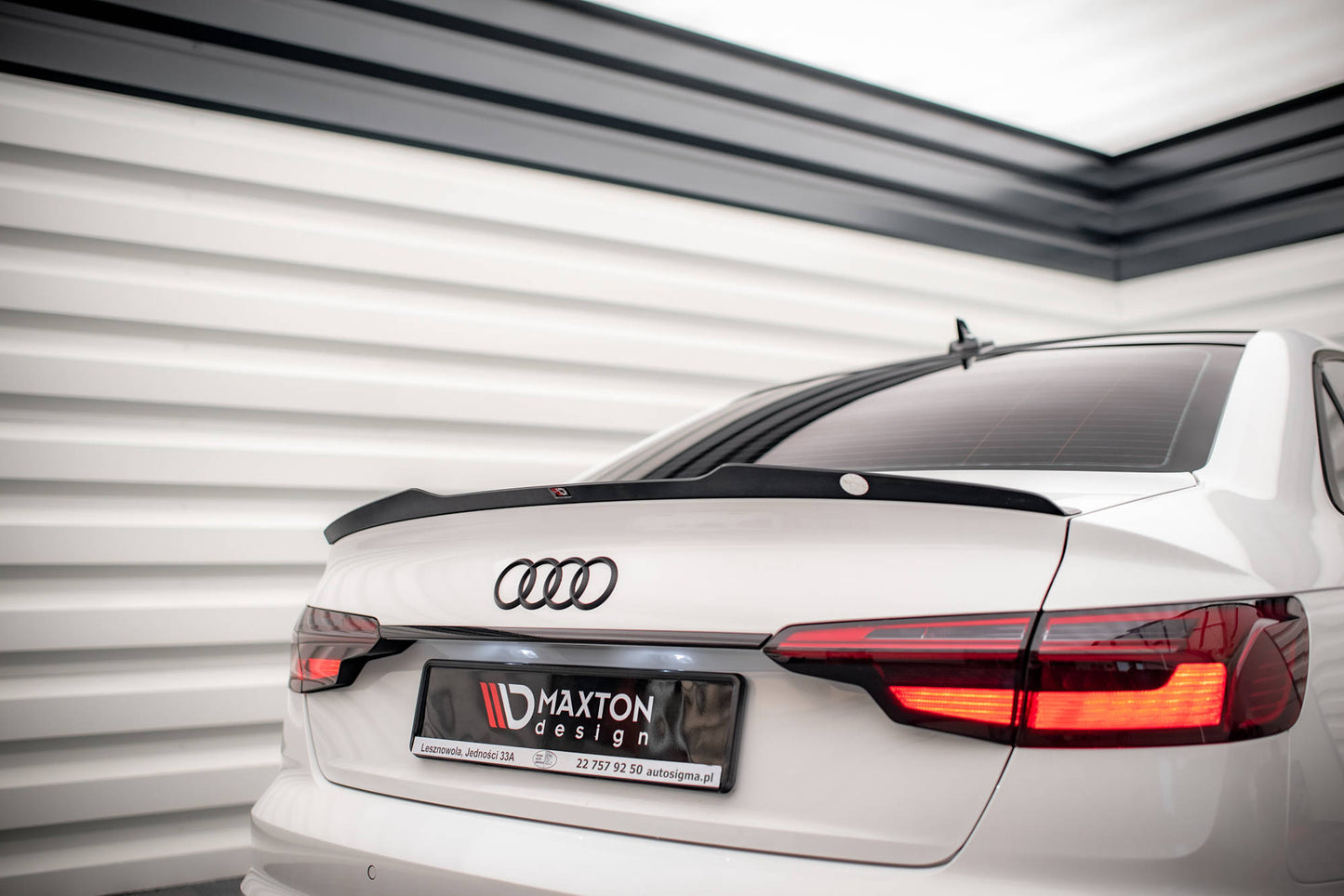 Spoiler CAP V.1 für Audi S4 / A4 Standard / S-Line / Competition Limousine B9 / B9 Facelift schwarz Hochglanz