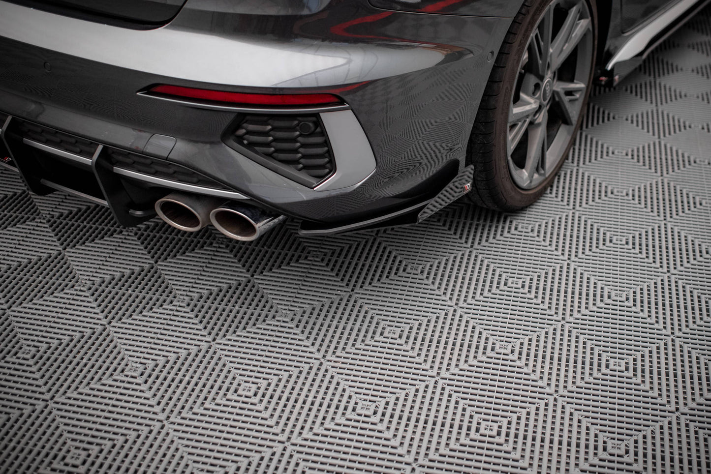 Street Pro Heck Ansatz Flaps Diffusor + Flaps für Audi S3 Limousine 8Y schwarz Hochglanz