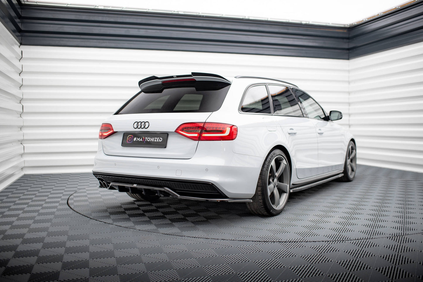 Mittlerer Cup Diffusor DTM Look Heck Ansatz für Audi A4 Competition B8 Facelift schwarz Hochglanz