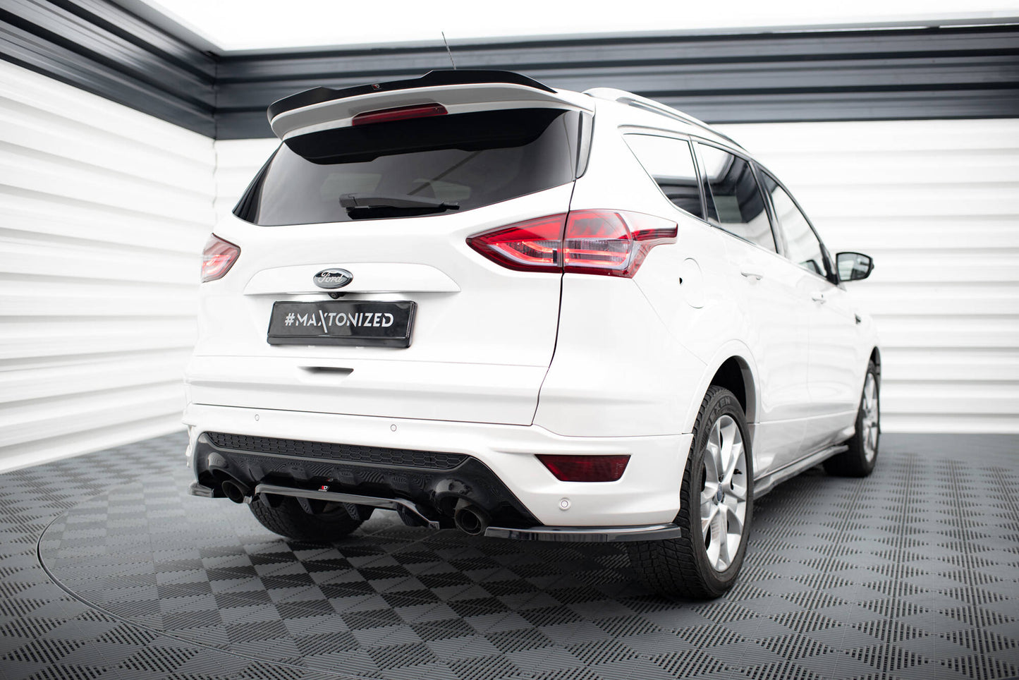 Mittlerer Cup Diffusor DTM Look Heck Ansatz für Ford Kuga ST-Line Mk2 schwarz Hochglanz