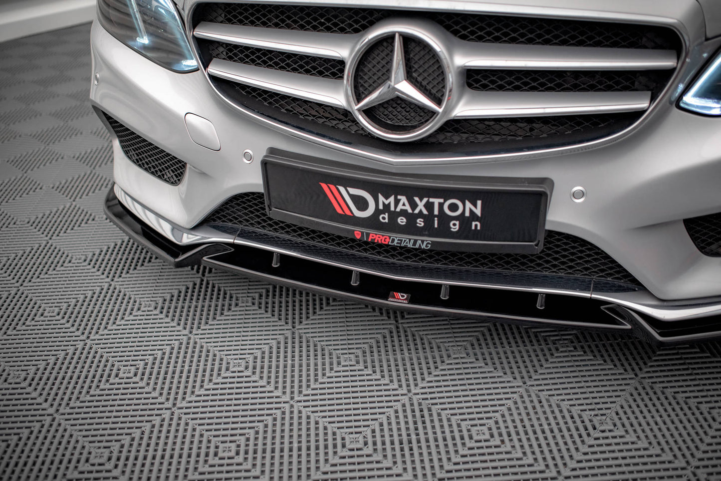 Front Ansatz V.2 für Mercedes-Benz E AMG-Line Limousine W212 Facelift schwarz Hochglanz