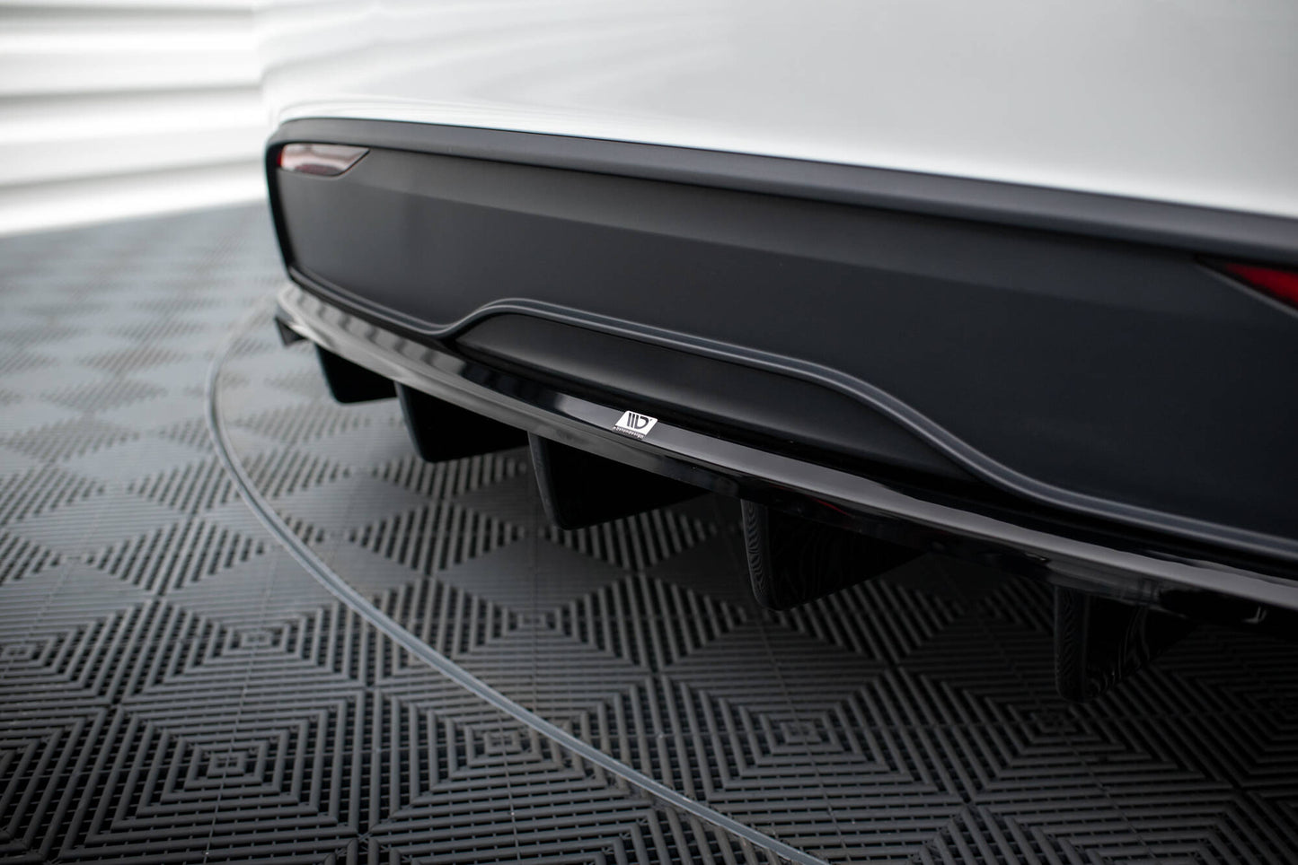 Mittlerer Cup Diffusor DTM Look Heck Ansatz für Tesla Model X Mk1 Facelift schwarz Hochglanz