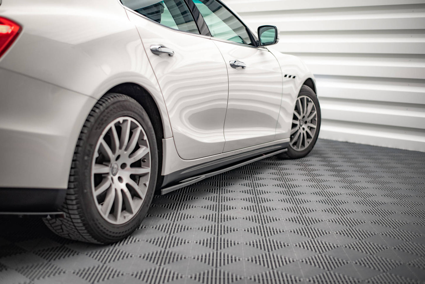 Seitenschweller Ansatz für Maserati Ghibli Mk3 schwarz Hochglanz