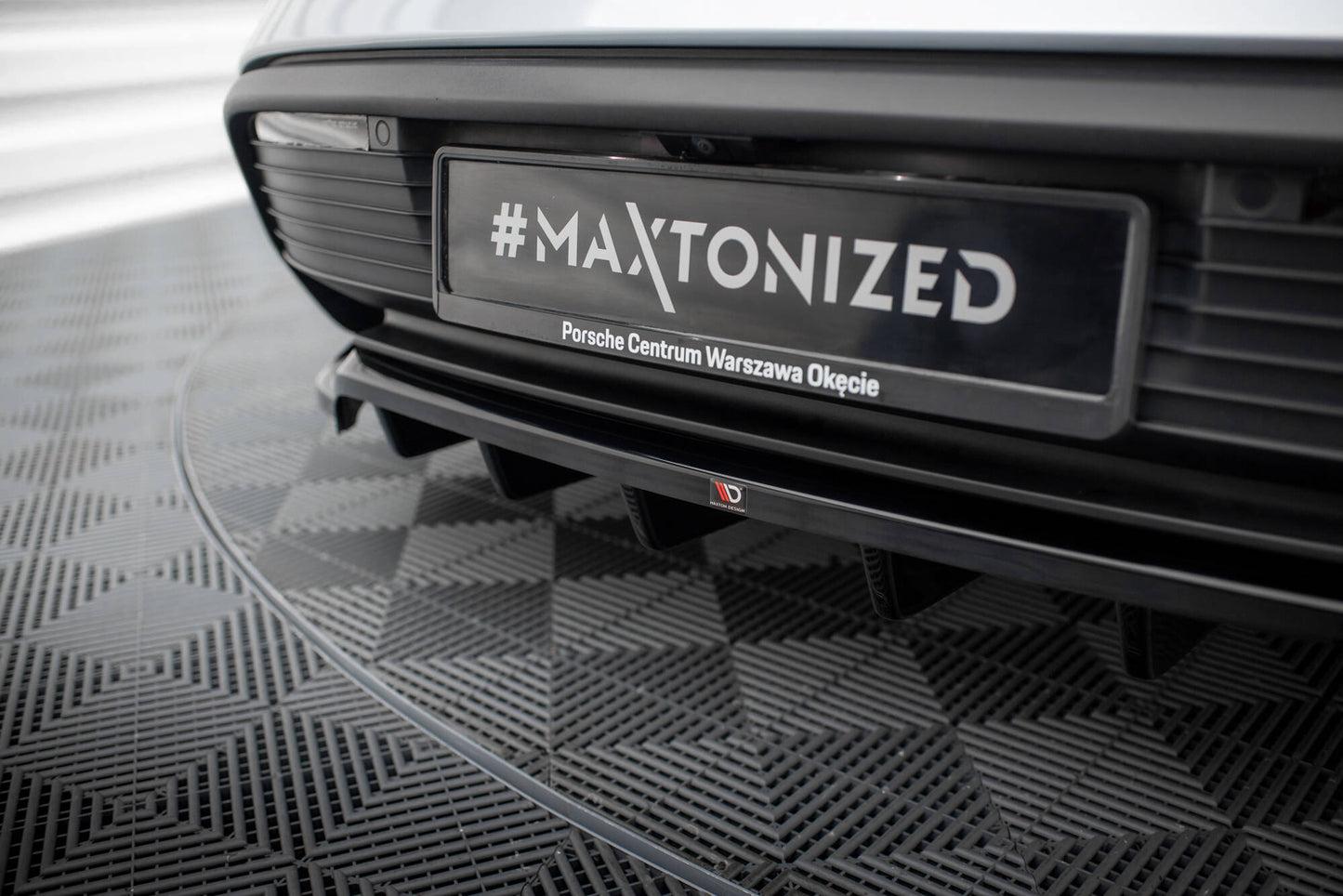 Mittlerer Cup Diffusor DTM Look Heck Ansatz für Porsche Taycan / Taycan 4 / Taycan 4S / Taycan GTS Mk1 schwarz Hochglanz