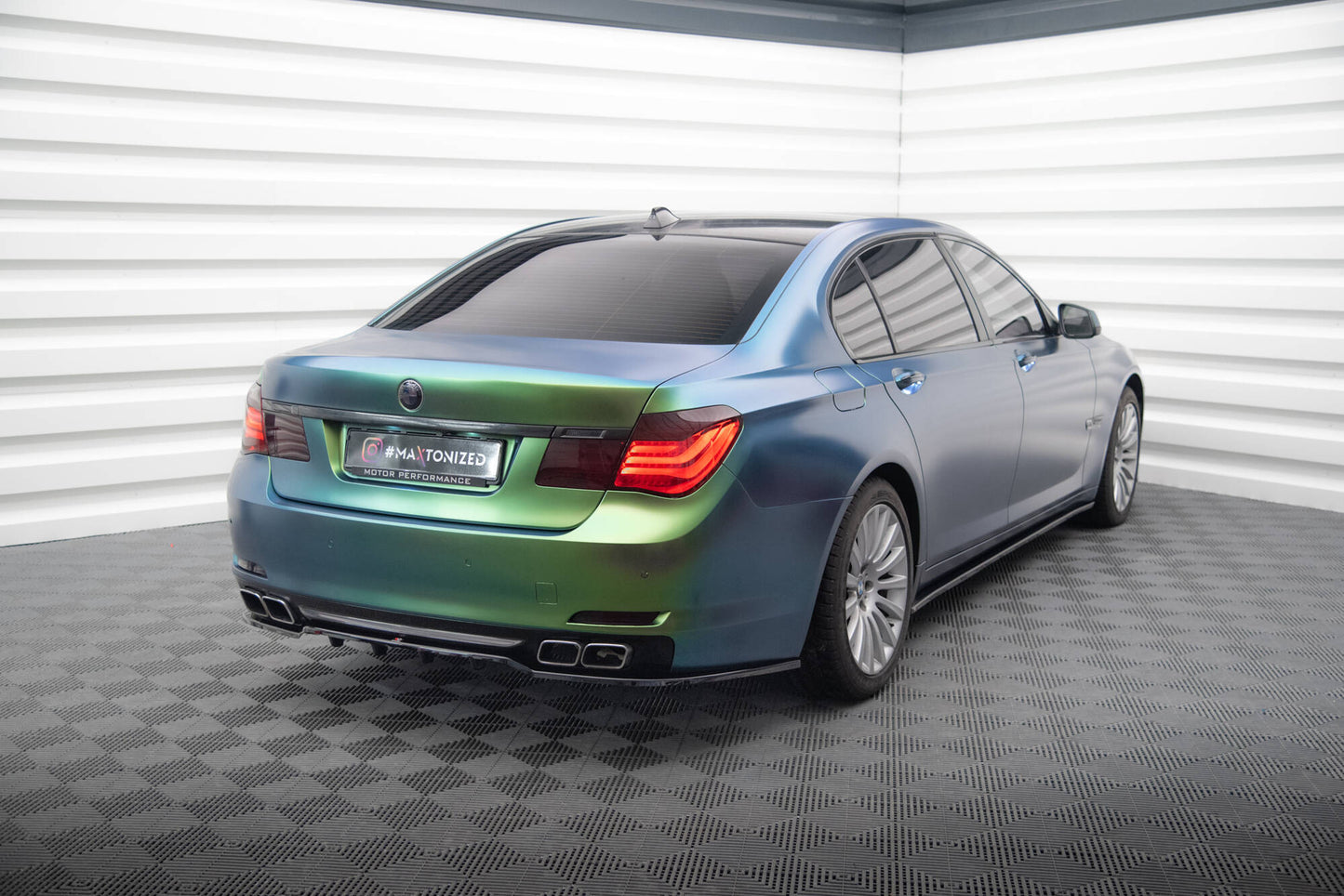 Mittlerer Cup Diffusor DTM Look Heck Ansatz für BMW 7 F01 schwarz Hochglanz