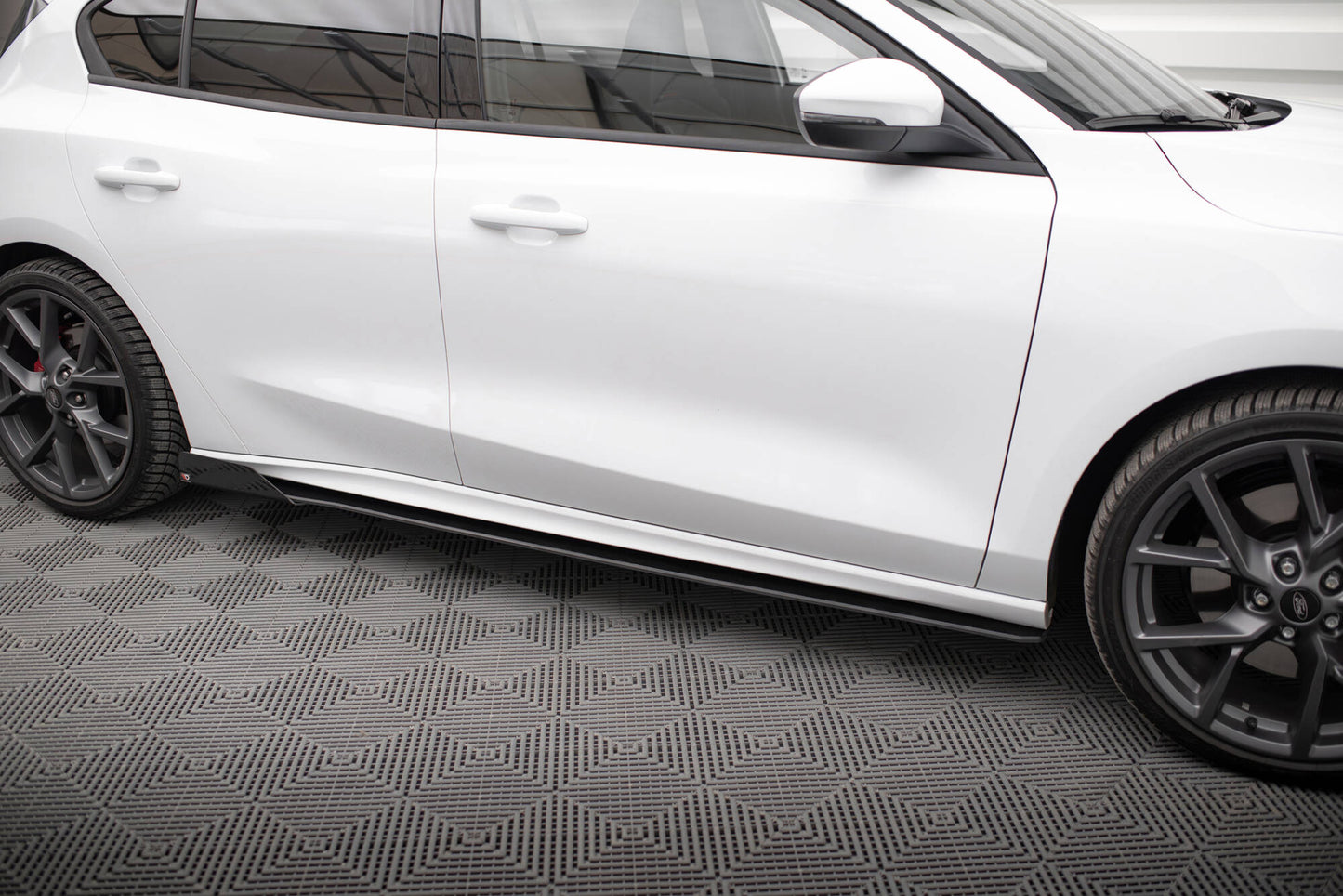 Street Pro Seitenschweller Ansatz für + Flaps Ford Focus ST / ST-Line Mk4 schwarz Hochglanz