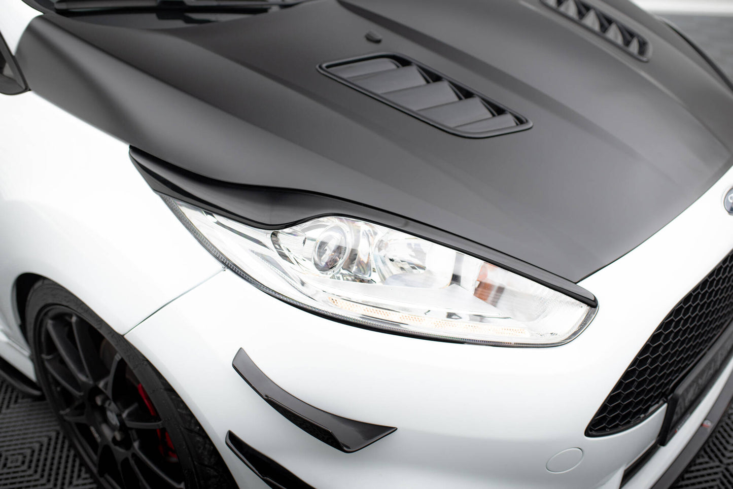 Scheinwerfer Blenden Böser Blick V.2 für Ford Fiesta ST / ST-Line / Standard Mk7 FL schwarz Hochglanz