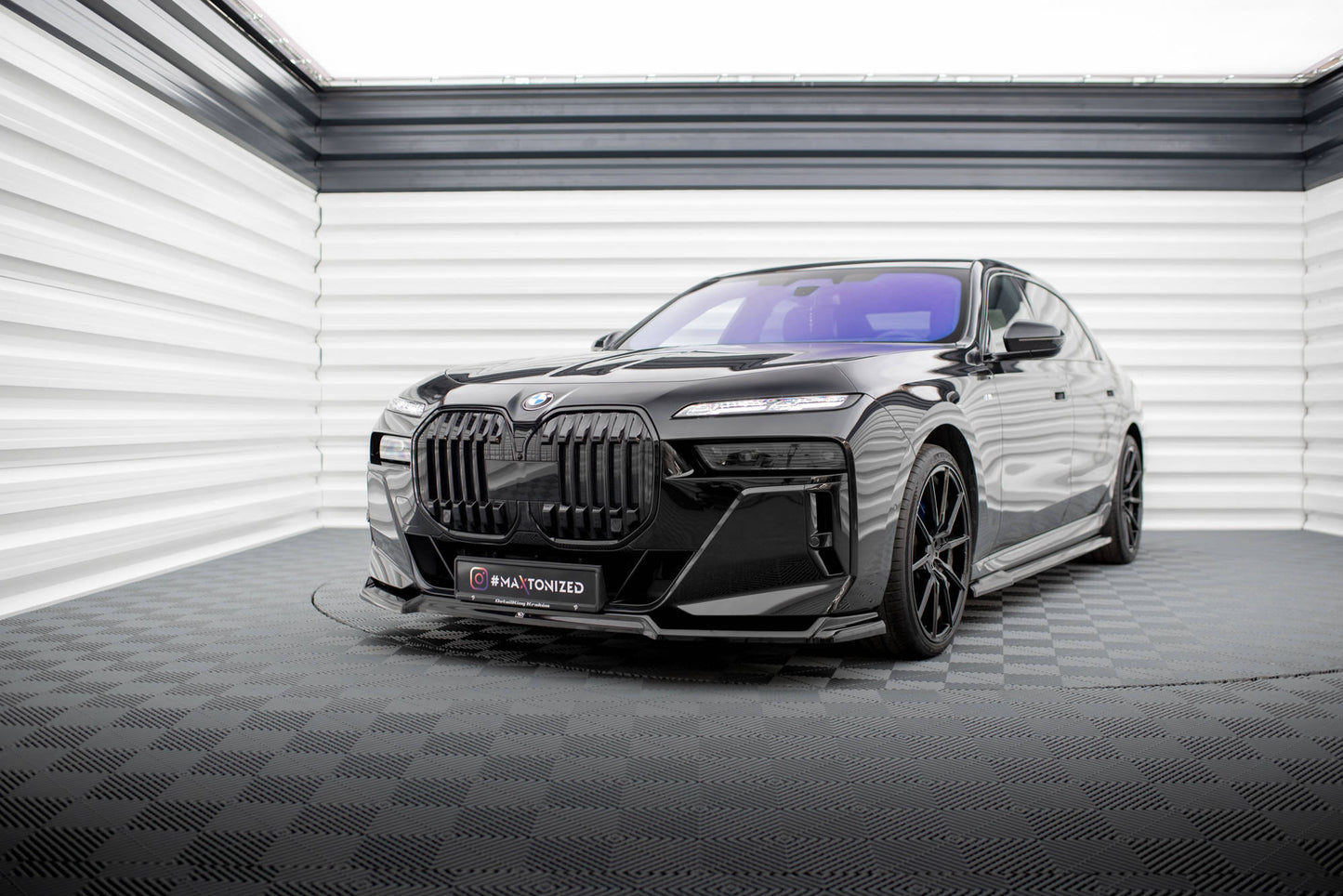 Front Ansatz V.3 für BMW 7 M-Paket / M760e / i7 M-Paket G70 schwarz Hochglanz