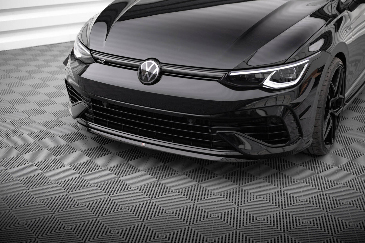 Front Ansatz V.7 für VW Golf R Mk8 schwarz Hochglanz
