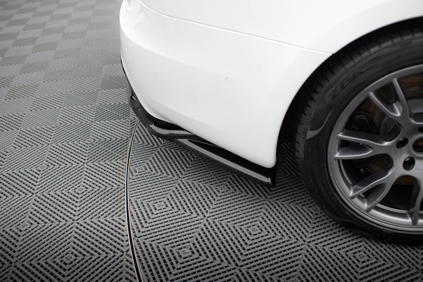 Mittlerer Cup Diffusor DTM Look Heck Ansatz V.2 für Tesla Model S Plaid Mk1 Facelift schwarz Hochglanz