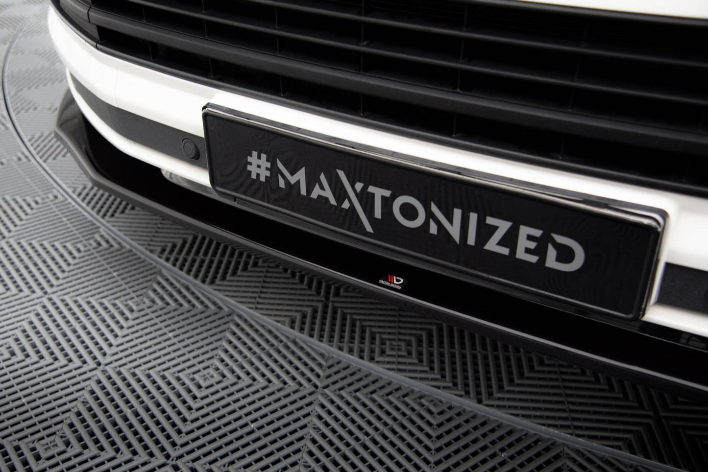 Front Ansatz V.2 für VW T6 schwarz Hochglanz