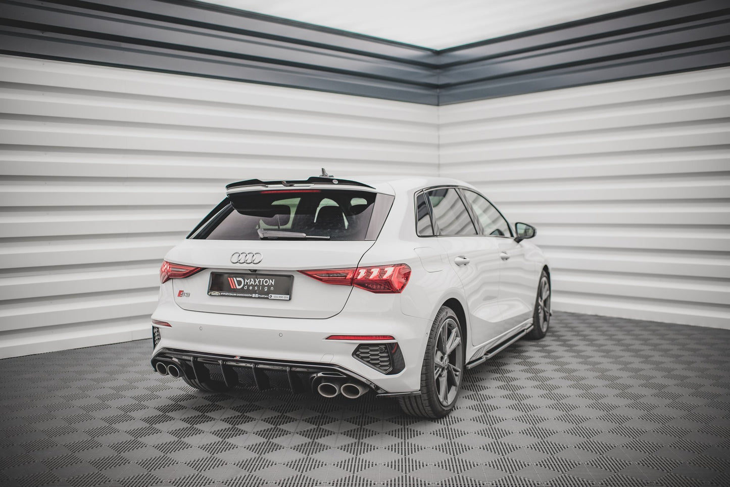 Diffusor Heck Ansatz für Audi S3 Sportback 8Y schwarz Hochglanz